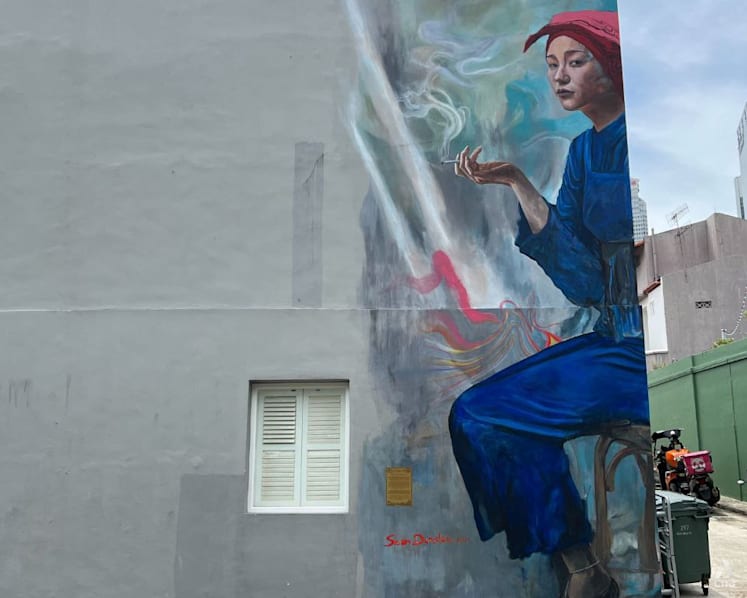 Plaque containing anti-smoking message installed at smoking samsui woman mural