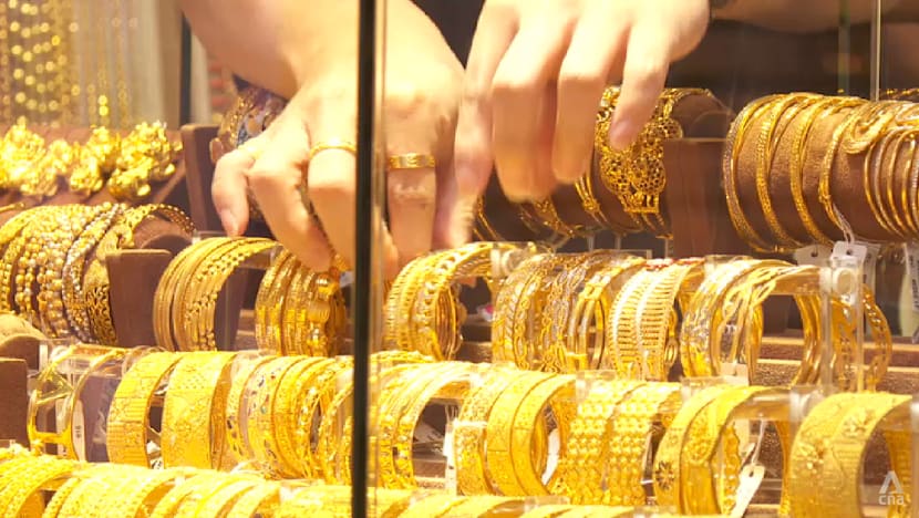 Soaring gold prices push Singapore buyers towards bars and coins over jewellery