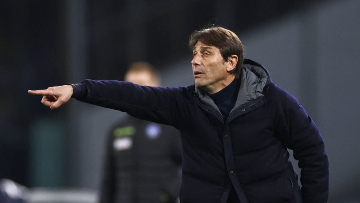 Conte tells Napoli players to enjoy the title race