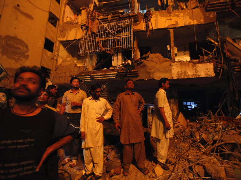 Gallery: Car bomb kills 37, wounds 141 in southern Pakistan