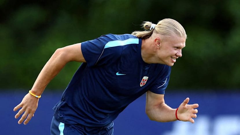Let's give the ball to Haaland, Norway coach says