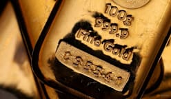 Commentary: Gold is seen as a ‘safe haven’ in uncertain times. Why is it crashing amid a war?