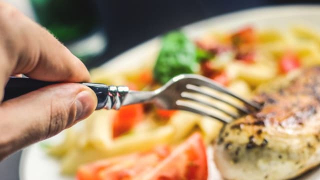 每天只在这个时段才吃东西　“间歇性断食法”奏效了！