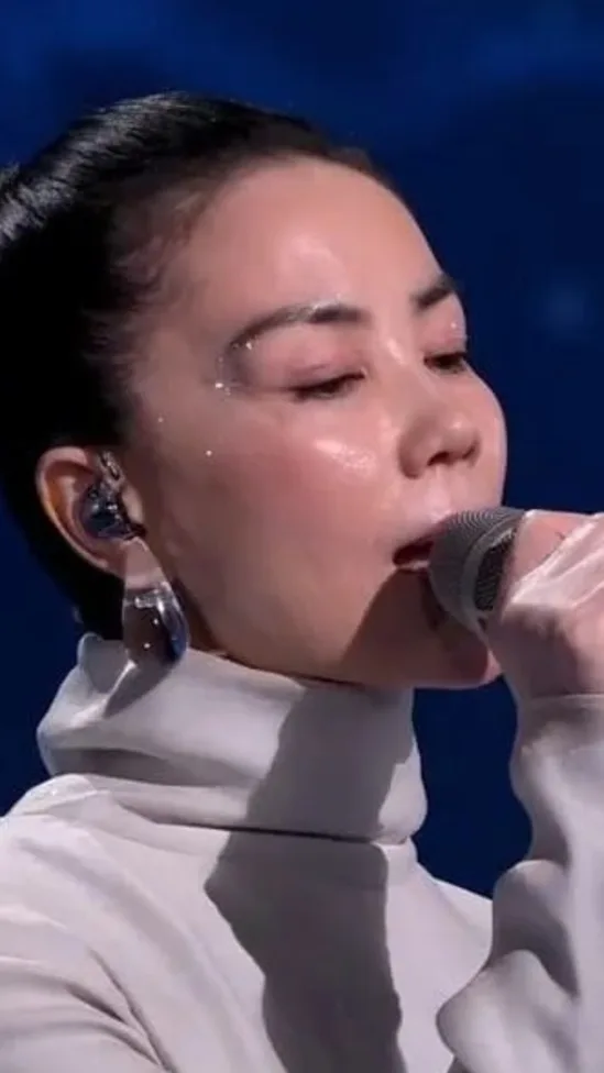 王菲六登央视春晚　透明水滴耳环再掀讨论潮！