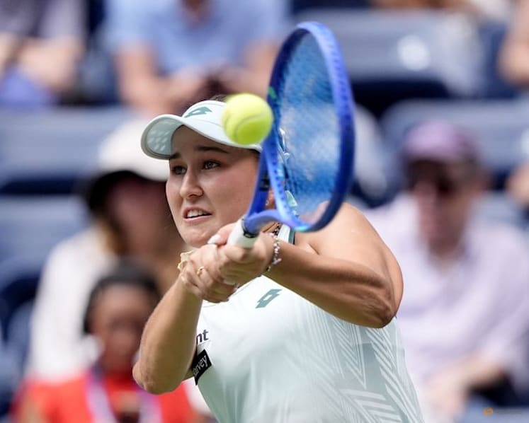 Defending champion Sabalenka extends US Open winning streak with Rakhimova win