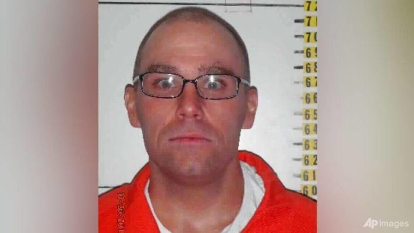 Nevada inmate fighting execution seeks firing-squad option