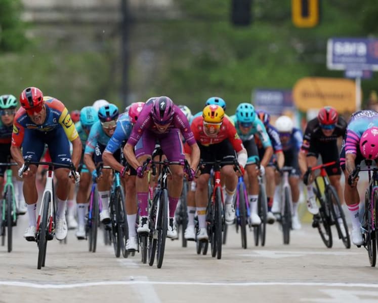 Magnier triumphs again to win Giro stage three in Sofia