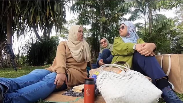 BERITA+ HTHT: Adik-beradik sehati sejiwa: Kisah di sebalik populariti MakcikAlertSG