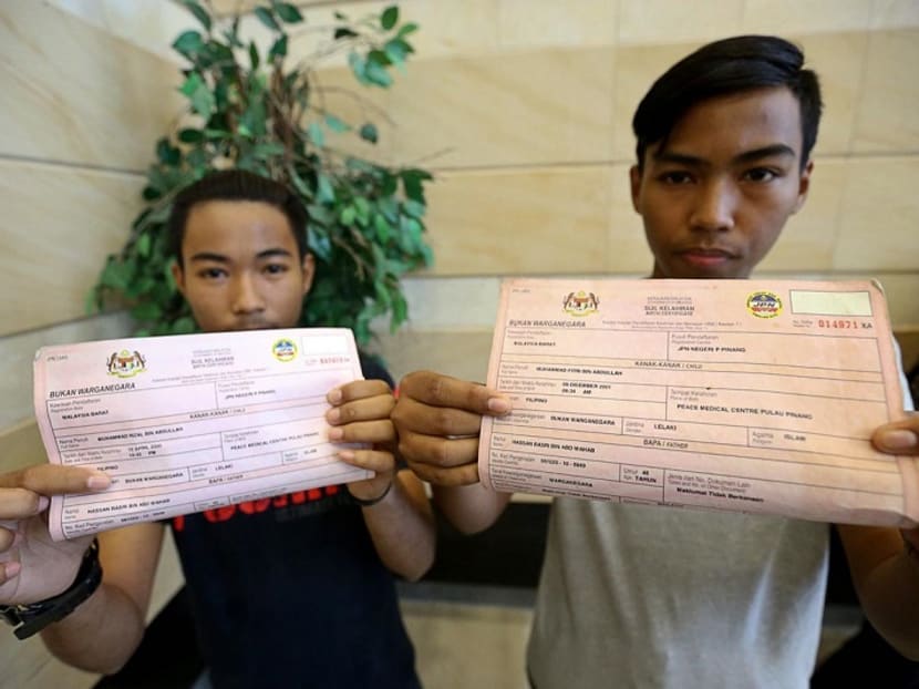 Muhammad Rizal Abdullah (L) and Muhammad Fitri Abdullah show their birth certificates which indicate they are ‘non-citizens’ during a press conference in George Town January 26, 2018. Photo: The Malay Mail Online