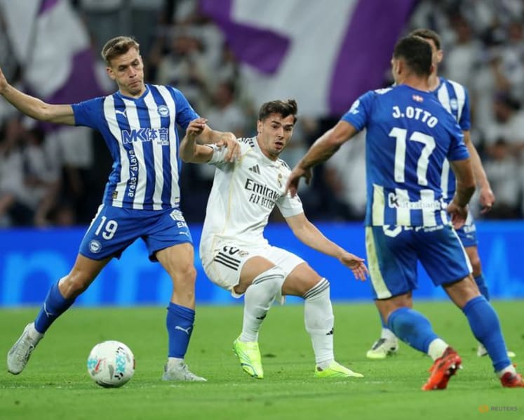 Real Madrid edge Alaves 2-1 to end winless run