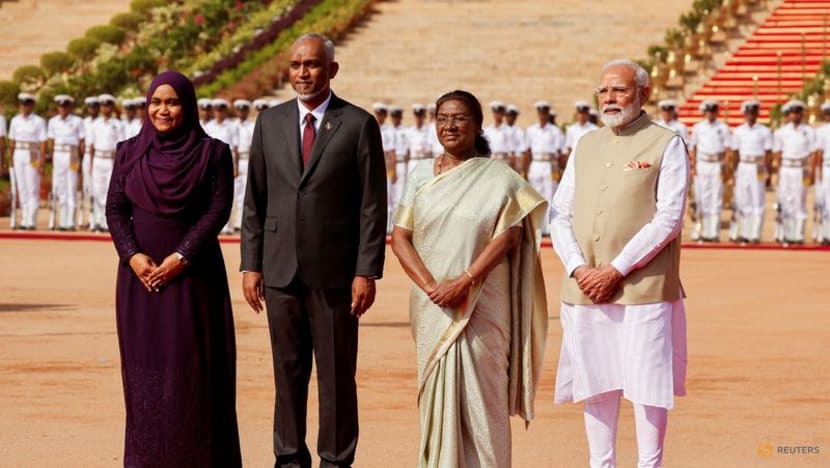 Cash-strapped Maldives leader in India to repair frail ties Cash-strapped Maldives leader in India to repair frail ties
