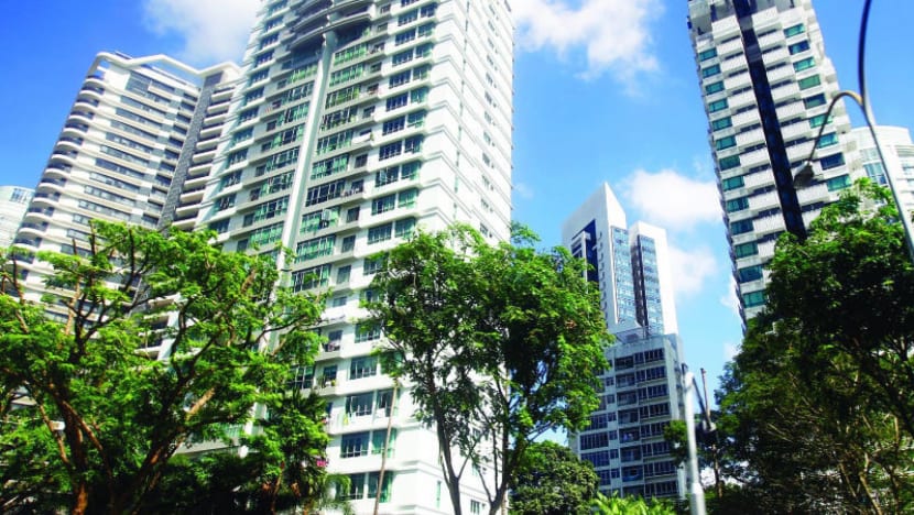 Private-home sales plunge as buyers take a break