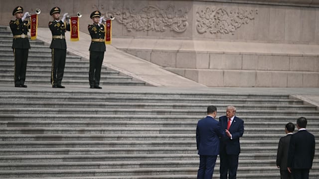 习近平迎接特朗普 中美领导人会谈登场