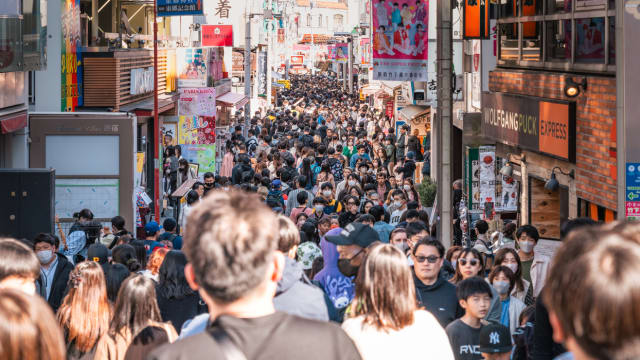 日本服务业创半年来最快增长步伐