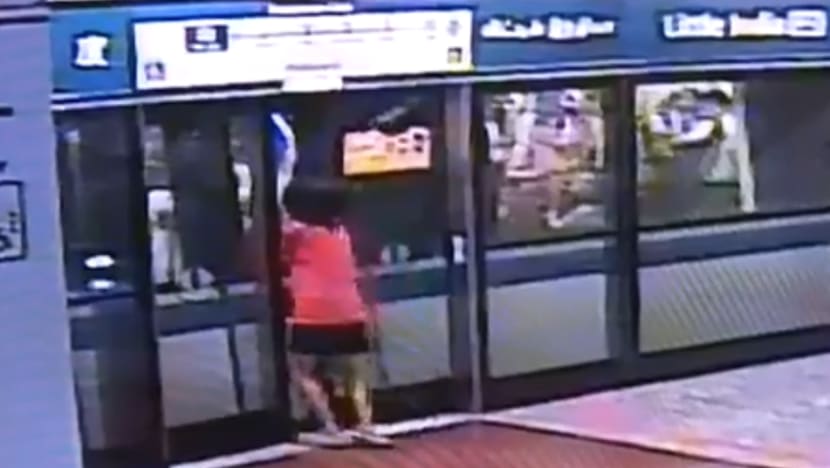 Downtown Line passenger gets briefly ‘stuck’ between platform doors and train doors