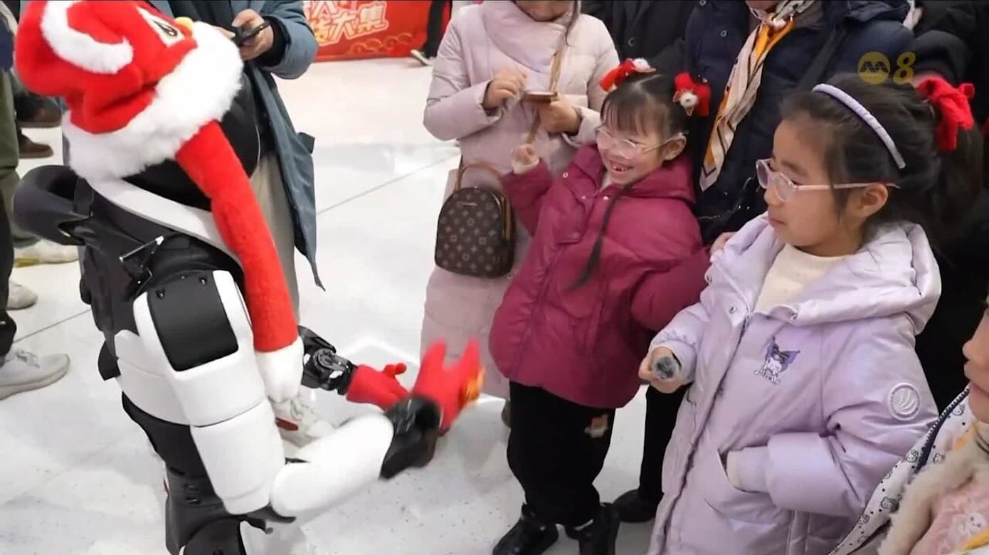 机器人走进上海购物商场 让消费者亲身体验便利