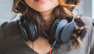 மனிதர் தயாரித்த இசையா? AI தயாரித்த இசையா? வித்தியாசம் தெரியவில்லை என்கின்றனர் பலர்