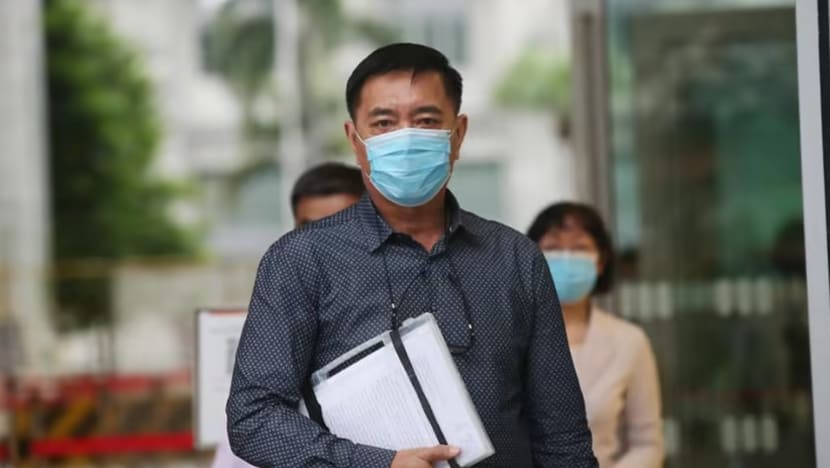 Bekas pelakon Huang Yiliang didakwa rempuh pengayuh basikal dengan van yang dipandu