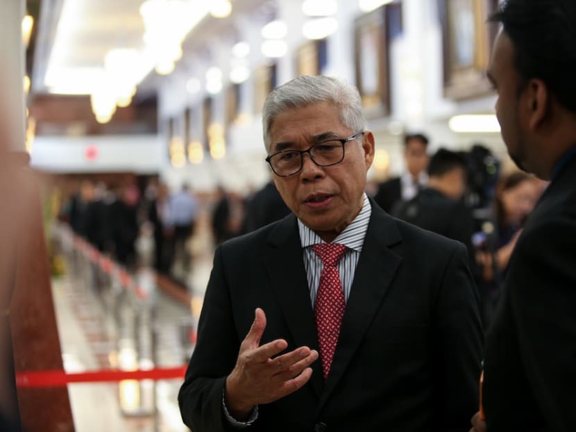 Pasir Gudang MP Hassan Abdul Karim said that Malaysian Prime Minister Tun Dr Mahathir Mohamad stepping down is the best possible solution to avoid Pakatan Harapan splitting up.