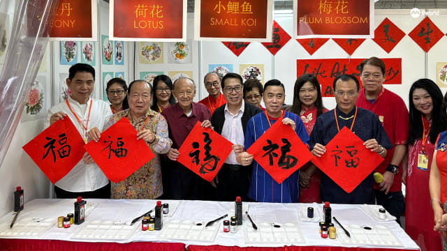 参与春到河畔逾20年 更生书画家接力挥春庆新年