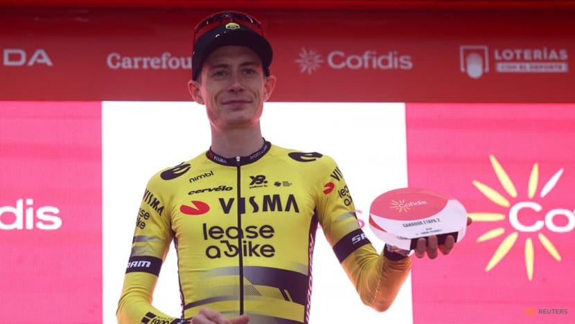 Vingegaard aces final ascent to win Vuelta stage two, takes red jersey