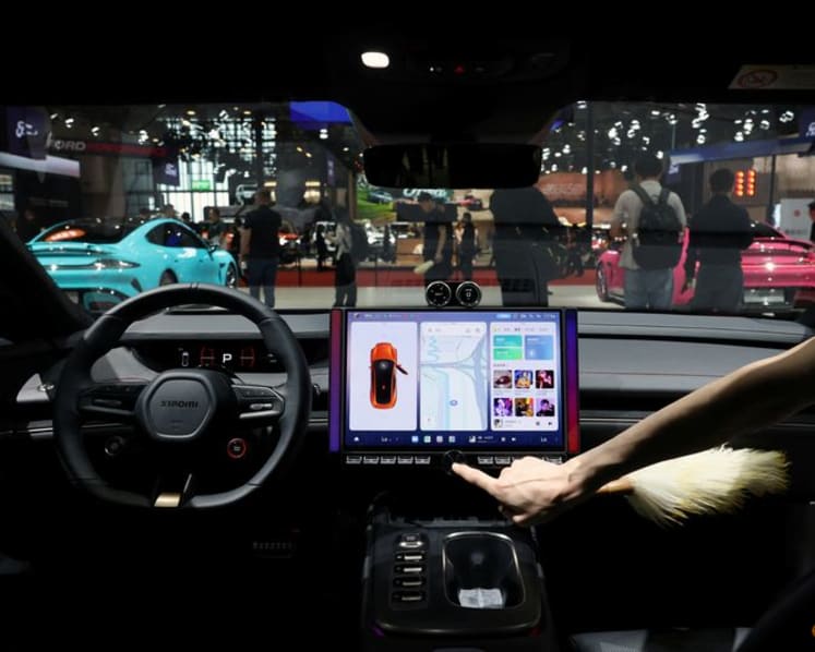 Commentary: Why carmakers need to bring back buttons