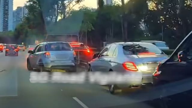 中央快速公路五车连环车祸 一人受伤送院