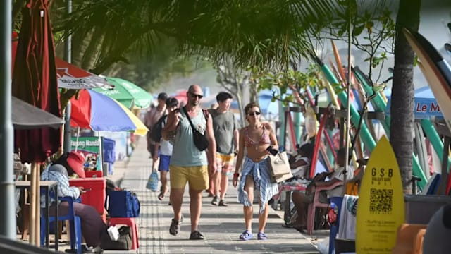 印尼落地签证费拟调高一倍 旅游业者担心吓跑游客