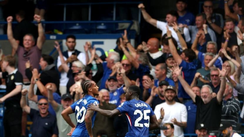 Pedro and Fernandez on target as Chelsea beat Fulham 2-0 Pedro and Fernandez on target as Chelsea beat Fulham 2-0