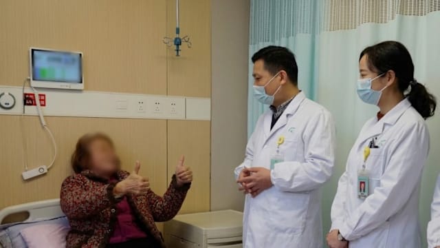 中国老妇三度子宫脱垂 需微创复位