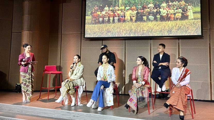 NOTA DARI JAKARTA: Hari Kebaya Nasional Disambut Buat Pertama Kali Di Indonesia NOTA DARI JAKARTA: Hari Kebaya Nasional Disambut Buat Pertama Kali Di Indonesia
