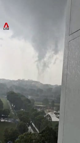 Funnel cloud appears in Woodlands