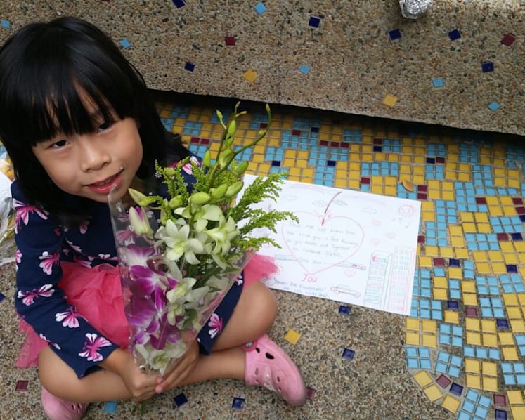 SGH sets up area for public to leave well-wishes and flowers for Mr Lee Kuan Yew