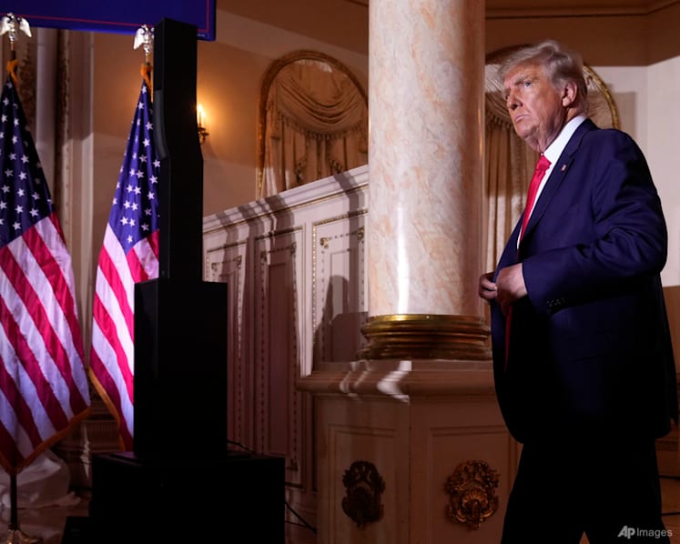 Trump rings in 2023 facing headwinds in his White House run