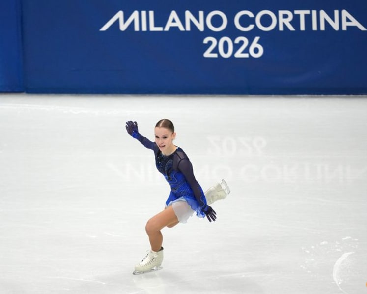 Figure Skating-Crowd lift helps Israel's Seniuk qualify for free skate