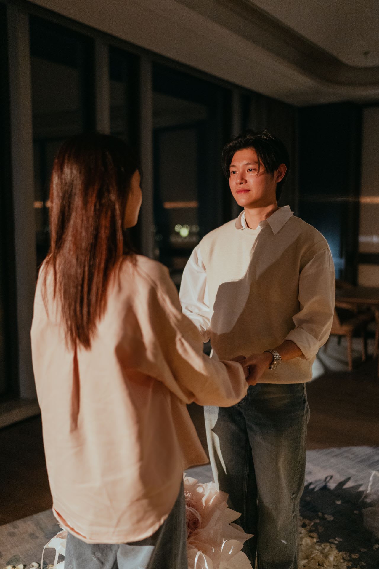 从主动出击到修成正果,恭喜张颖双订婚了! - vibes by 8world
