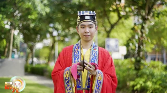 晨光|长大后我要做什么：大学毕业生当道士 打破诵经摇铃迷思