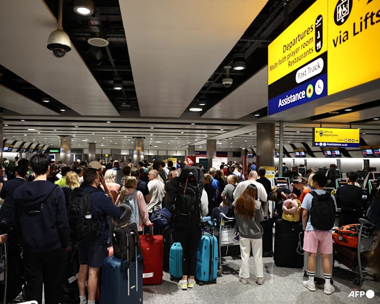 Air traffic control issue disrupts flights at major UK airports Air traffic control issue disrupts flights at major UK airports