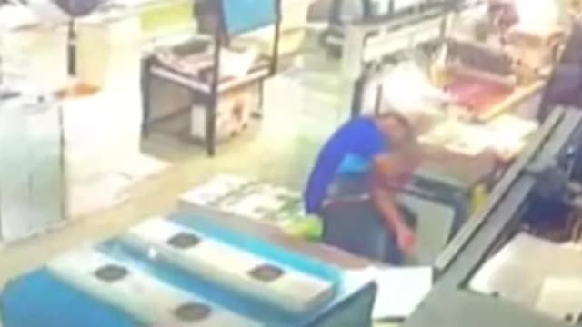 检查印刷机头部被夹 斯里兰卡员工送医不治