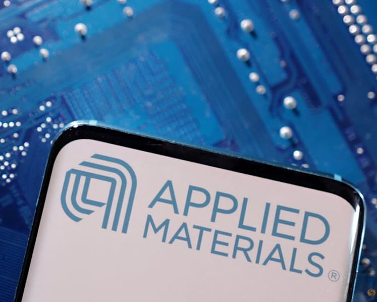 Applied Materials sees revenue above estimates, shares fall on high expectations