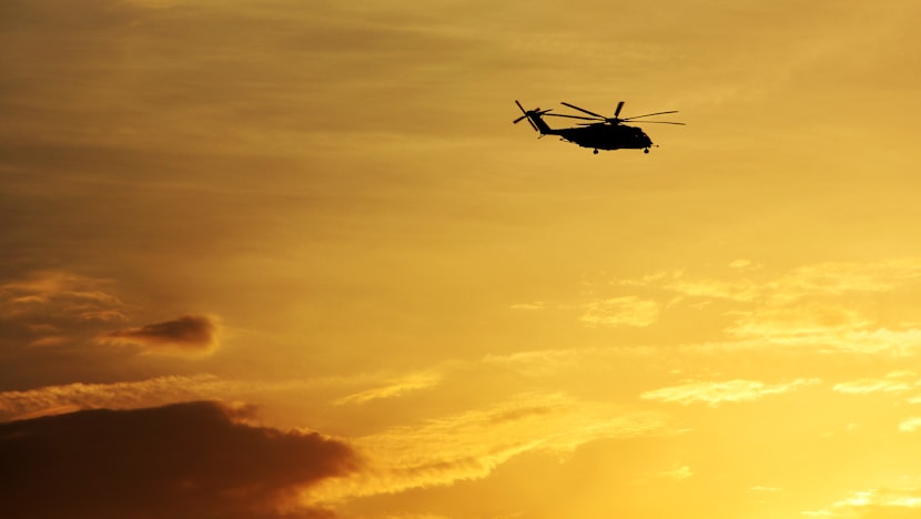 கத்தாரில் ராணுவ ஹெலிகாப்டர் விழுந்து நொறுங்கியது 