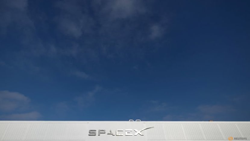 SpaceX launches notes offering, discloses $100.8 billion cash balance