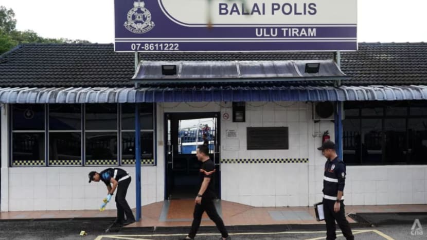 Bapa penyerang Balai Polis Ulu Tiram dikenakan tuduhan baharu, miliki buku berkait ISIS Bapa penyerang Balai Polis Ulu Tiram dikenakan tuduhan baharu, miliki buku berkait ISIS
