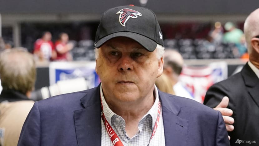 Fred Smith, FedEx founder who revolutionised the package delivery business, dies at 80