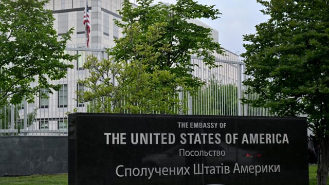 多国因担心俄罗斯袭击而关闭驻乌克兰使馆