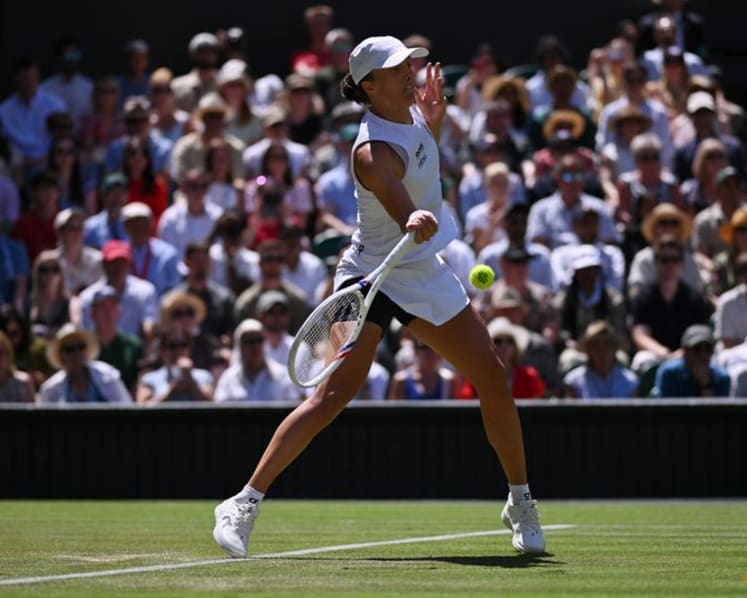 Swiatek tames powerful Pliskova to reach Wimbledon round three