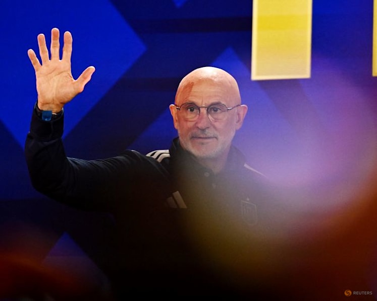 Helicopter ride Spain's only scare before World Cup final, jokes De la Fuente