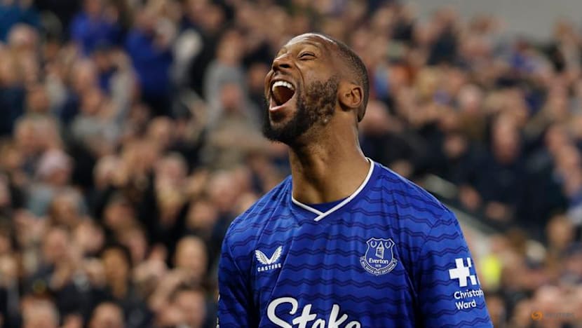 Rosenior bemoans 'cheap goals' as Everton thump Chelsea