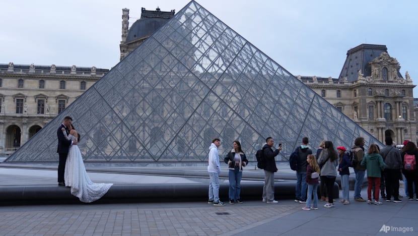 Two suspects arrested in Louvre jewel heist  Two suspects arrested in Louvre jewel heist