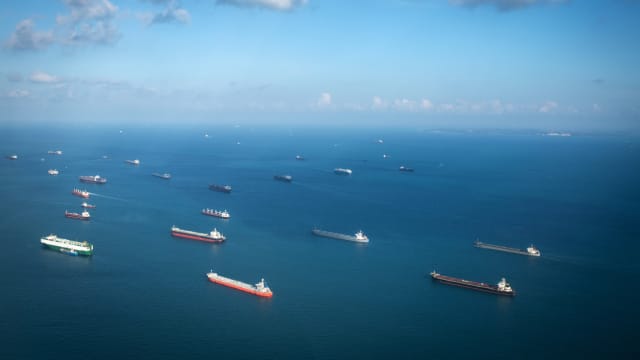 印尼船只在樟宜以南海域半沉半浮 我国当局派船艇救援